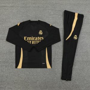 Chándal negro y dorado del Real Madrid